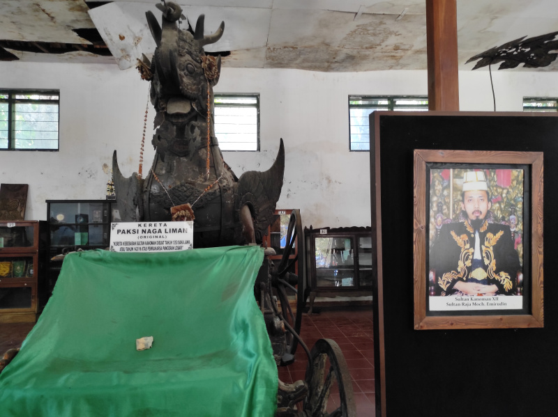 Keraton Kanoman Kesultanan Cirebon yang dulunya buat menyebarkan agama Islam di Jawa Barat oleh Sunan Gunung Jati (Ashar/SinPo.id)
