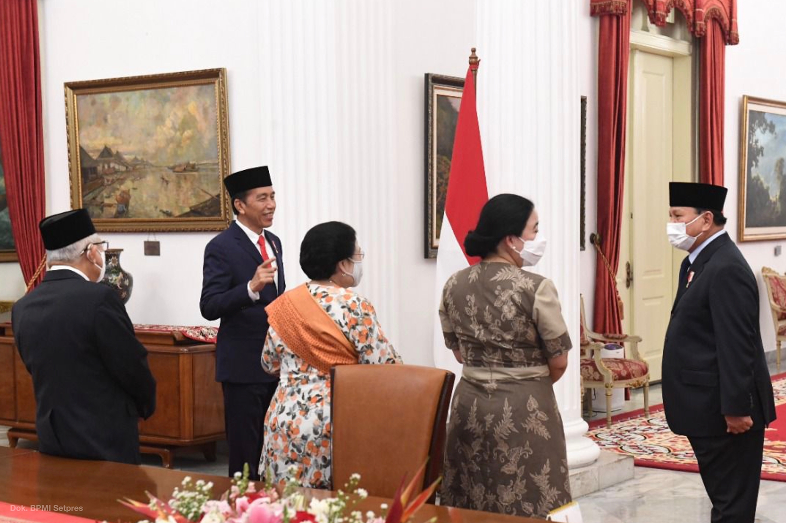 Menhan Pak Bowo dampingi Presiden Jokowi melantik Panglima TNI Laksamana Yudo Margono di Istana Negara (Foto:Dokumen Prabowo/SinPo.id)