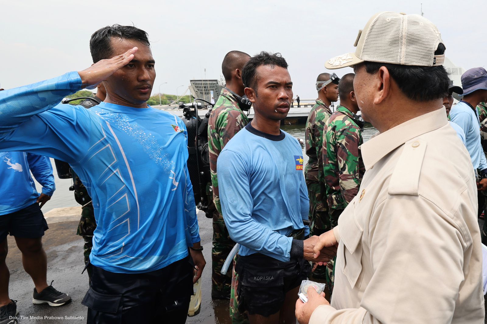 Menhan Pak Bowo dan KASAL  Laksmana TNI Yudo Margono meresmikan KRI Dr Wahidin Sudirohusodo-991 (Foto:Tim Prabowo/SinPo.id)