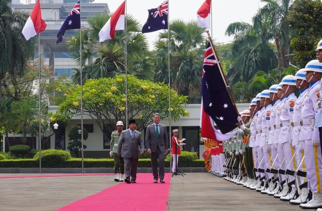 Menhan RI Prabowo Subianto menerima kunjungan kehormatan Wakil Perdana Menteri Australia sekaligus Menteri Pertahanan Australia Richard Marles di kantor Kementrian Pertahanan (Ashar/Foto:Tim Media Prabowo/SinPo.id)