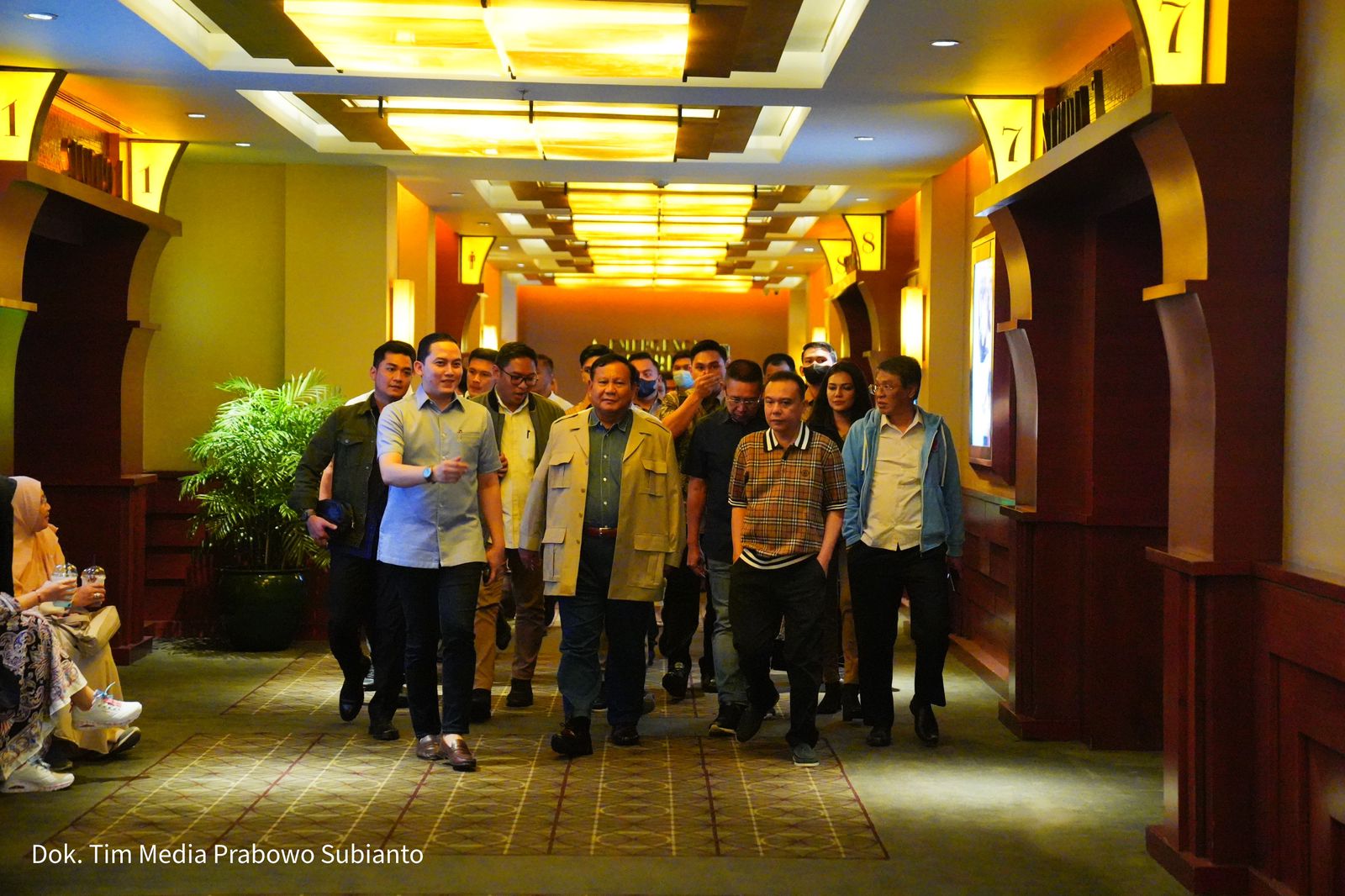 Menhan Prabowo nobar film Adagium yang berpesan nasionalisme karya sutradara Rizal Mantovani (Foto:Tim Prabowo/SinPo.id)