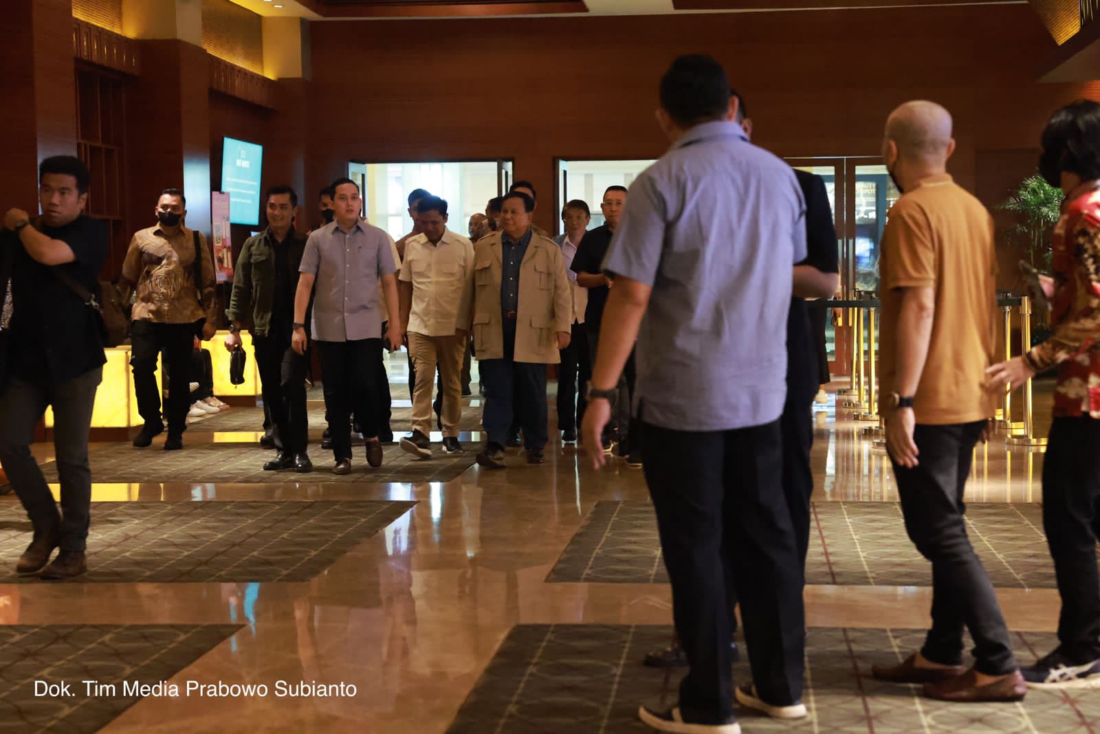 Menhan Prabowo nobar film Adagium yang berpesan nasionalisme karya sutradara Rizal Mantovani (Foto:Tim Prabowo/SinPo.id)