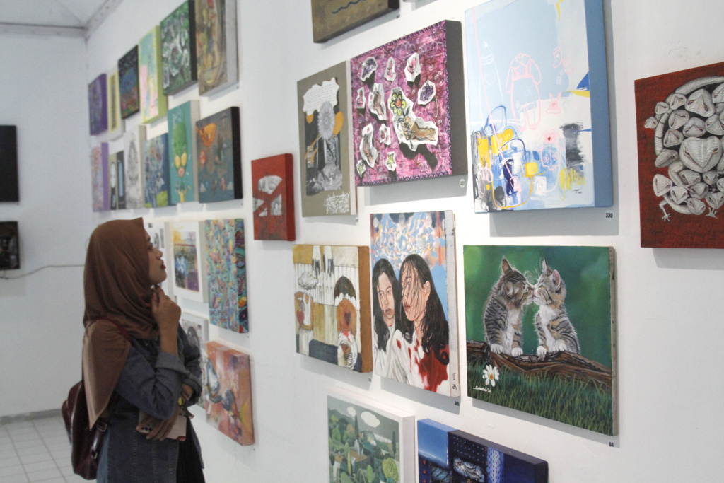 Dewan Kesenian Malang gelar Mini Art Malang 2023 yang menampilkan lukisan mini 3D (Ashar/SinPo.id)