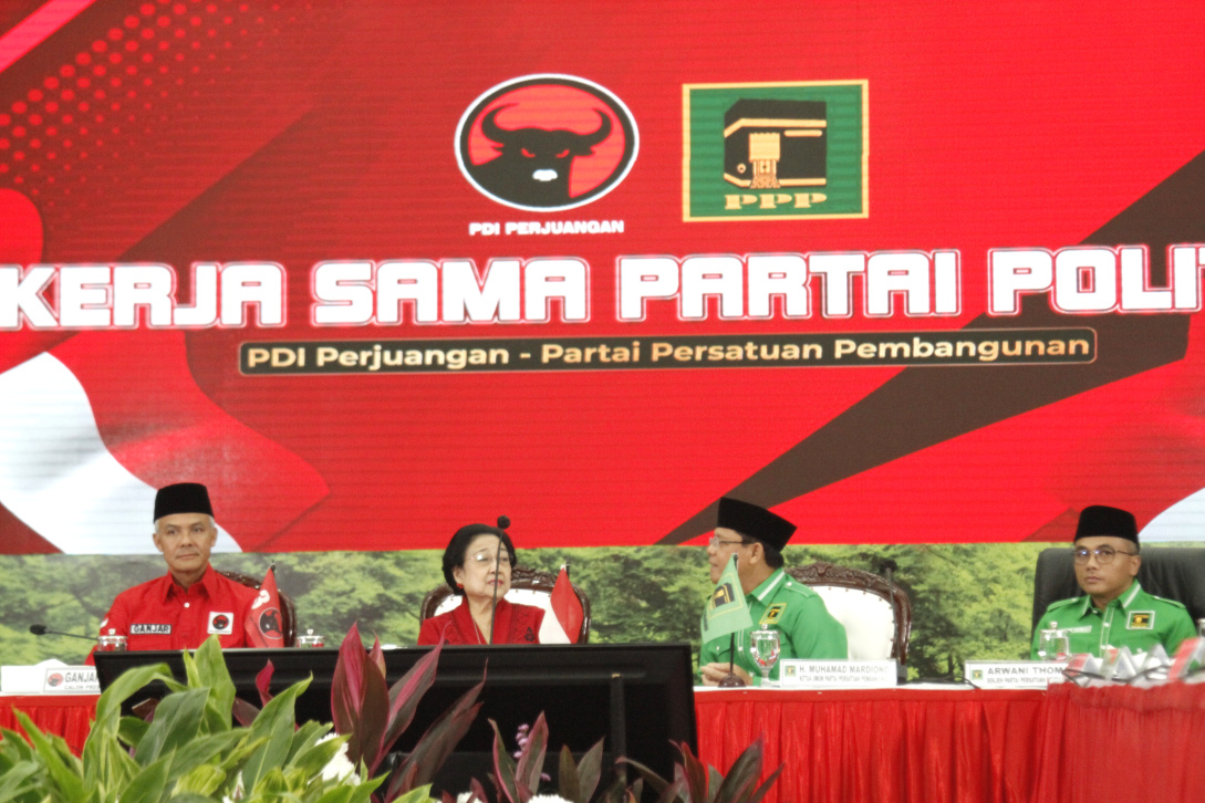 Ketua Umum PDIP Megawati Soekarnoputri bertemu PPP Plt Ketua Umum PPP  Mardiono untuk membahas kerja sama mendukung Ganjar Pranowo sebagai Calon Presiden (Ashar/SinPo.id)