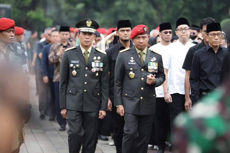 Pemakaman Mantan Kepala BNPB Letjen TNI Monardo di TMP Kalibata (Ashar/SinPo.id)