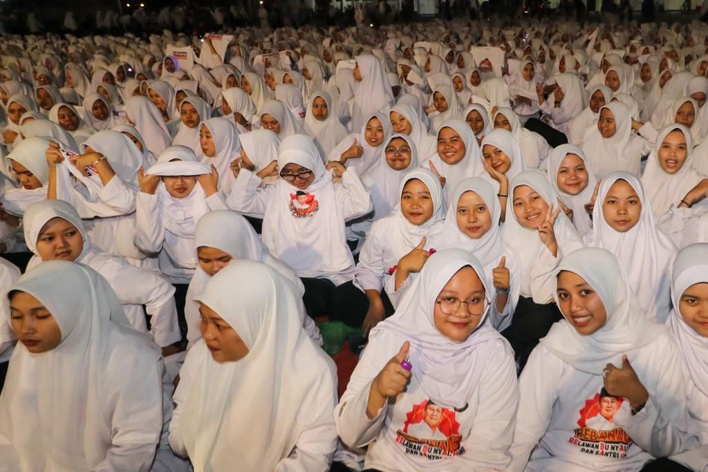 Ribuan Nyai, Ning dan Santri Deklarasi dukung Prabowo Presiden 2024 di Surabaya (Ashar/SinPo.id)