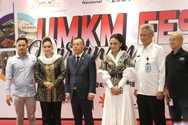 Koordinatoriat Wartawan Parlemen gelar pameran bazar UMKM Fest dalam memperingati Hari Pers Nasional (Ashar/SinPo.id)